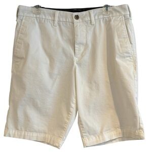 Express Men’s White Flat Front Bermuda Hyper stretch Dress Shorts size 32
